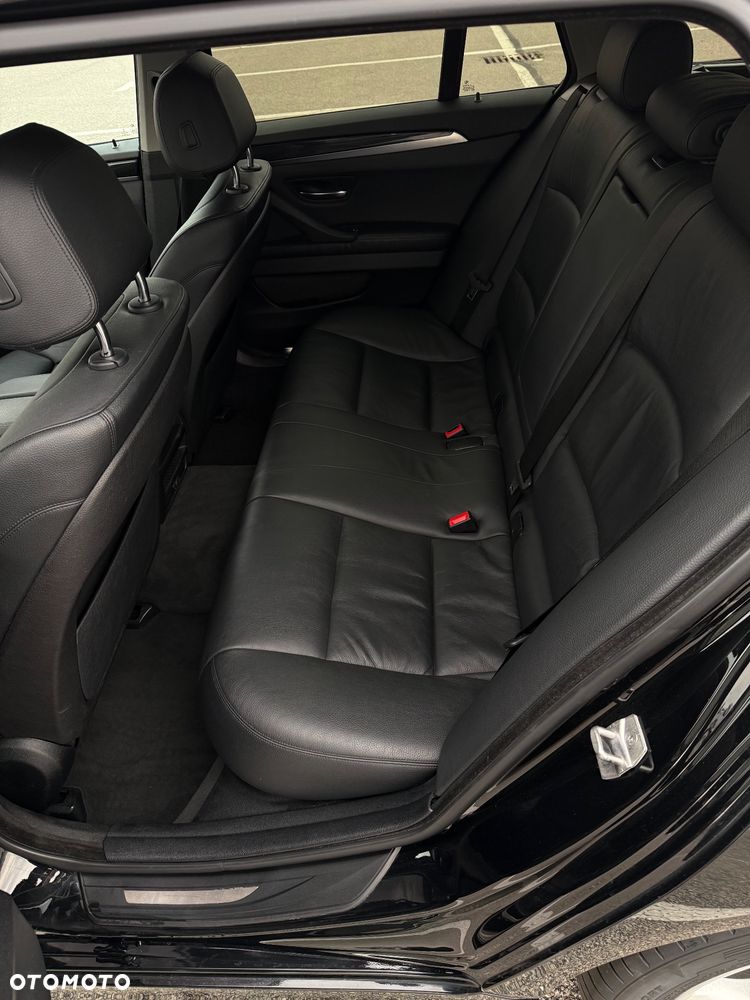 BMW Seria 5 530d xDrive Luxury Line - 28