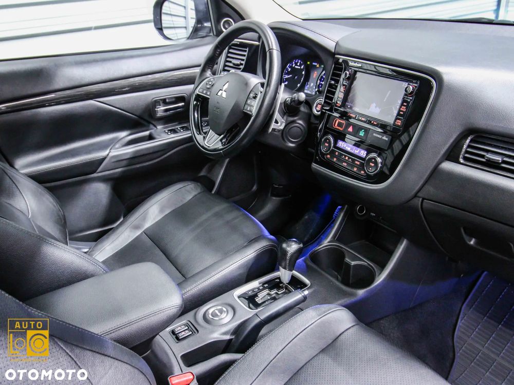 Mitsubishi Outlander 2.0 Instyle Navi 4WD CVT - 17