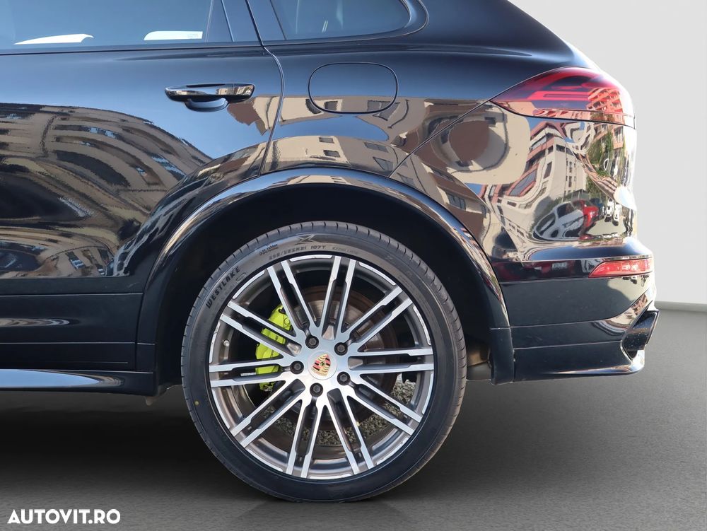Porsche Cayenne Hybrid 3.0 L S E - 10