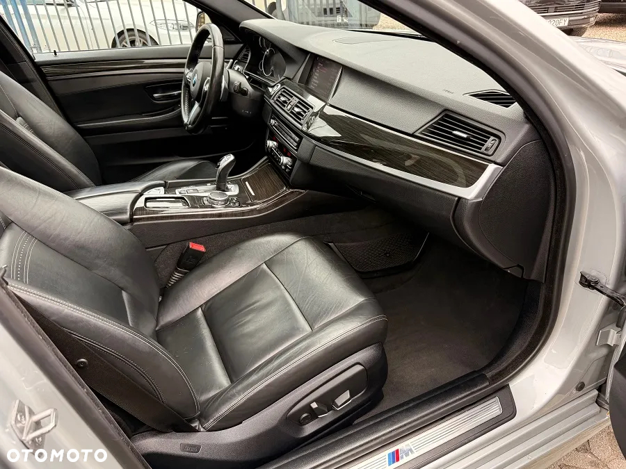BMW Seria 5 528i xDrive - 38