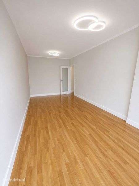 T1+1 Vilar do Paraíso, com 67m2, Lugar de Garagem com 15m2 - Grande imagem: 3/12