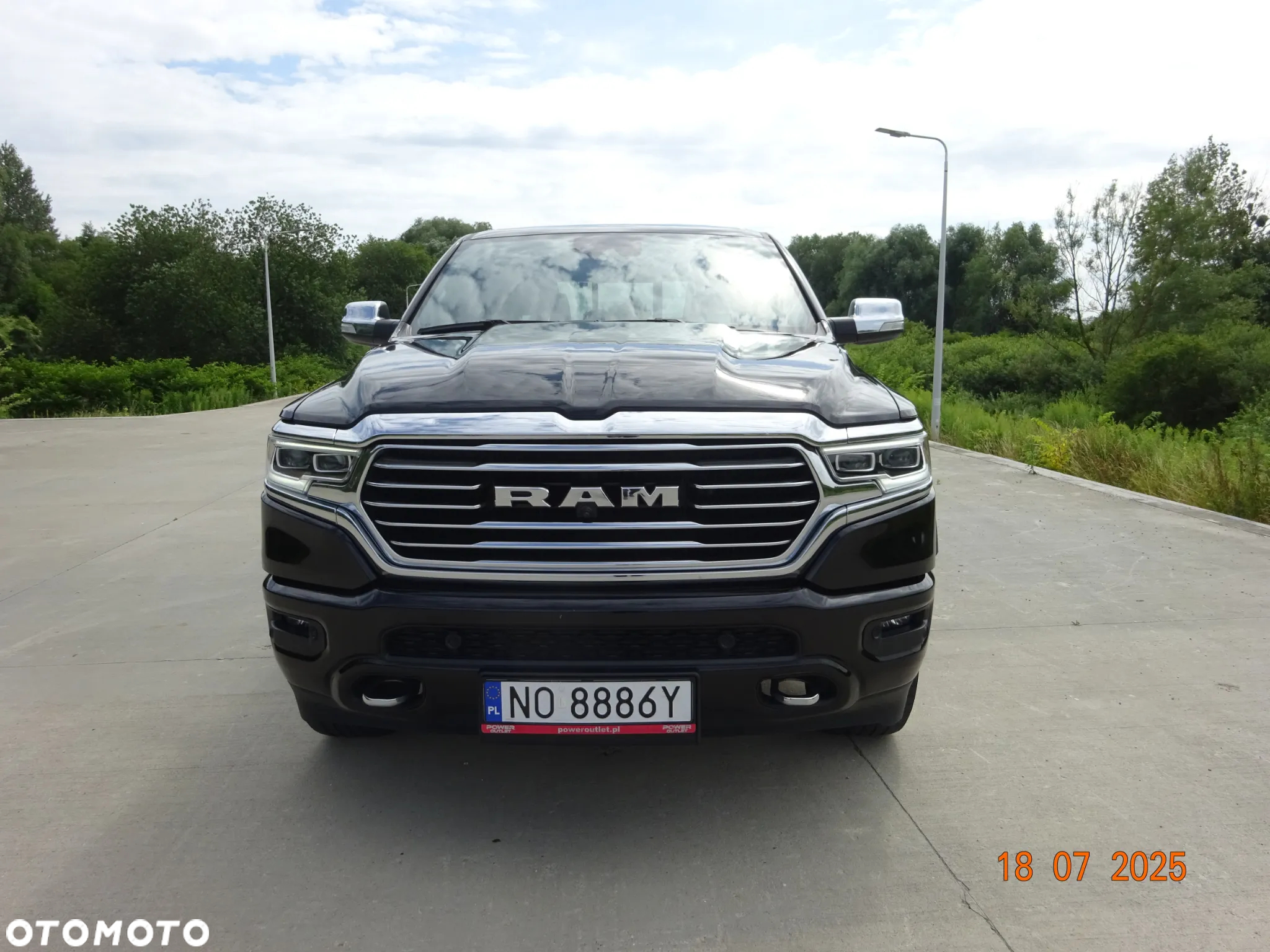 RAM 1500 5.7 eTorque Crew Cab Shortbed Longhorn Chrome - 10