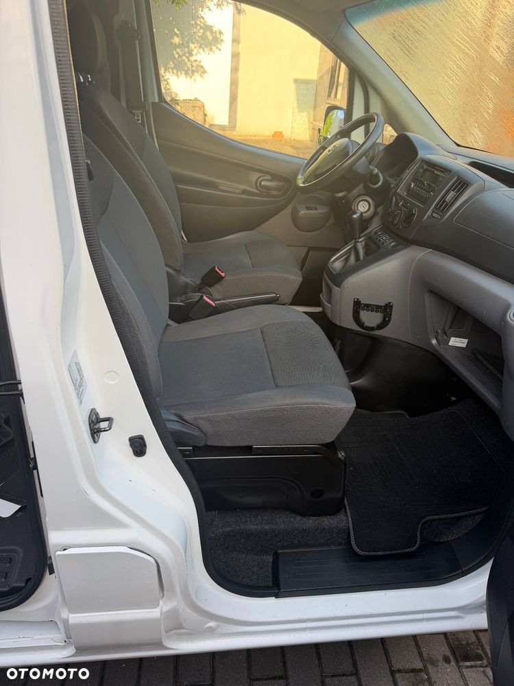 Nissan NV200 - 14