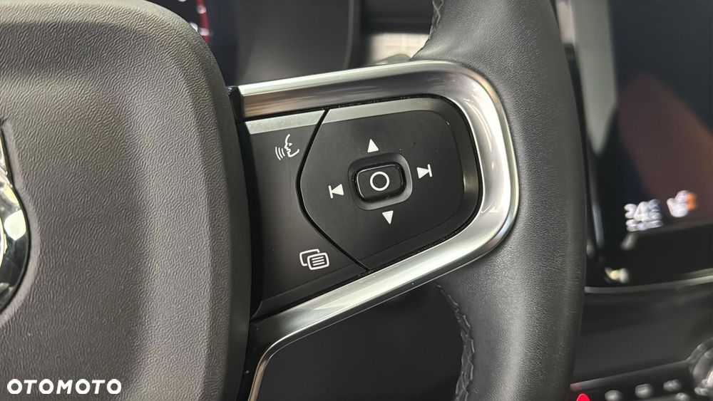Volvo XC 40 T3 Momentum Pro - 28