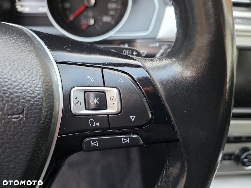 Volkswagen Passat Variant 2.0 TDI SCR DSG Comfortline - 19