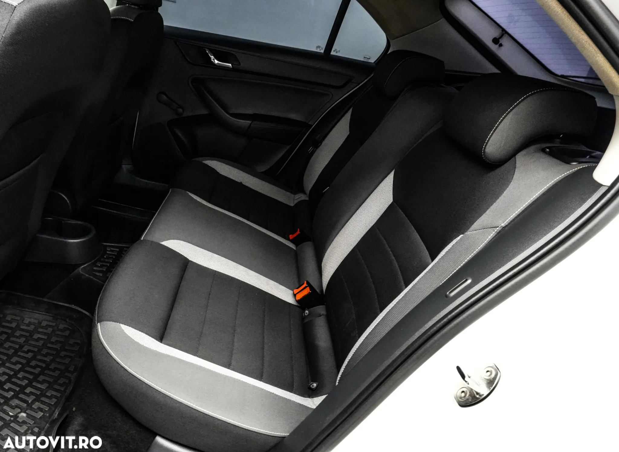 Skoda RAPID 1.2 TSI Style - 13