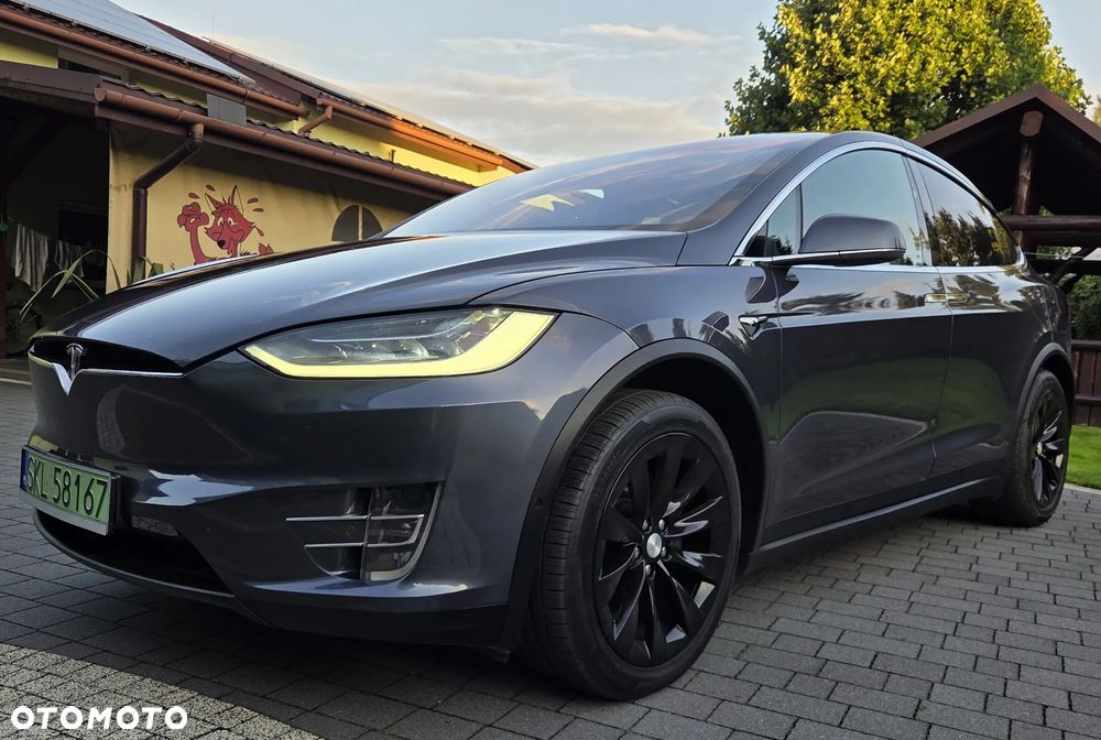 Tesla Model X - 17