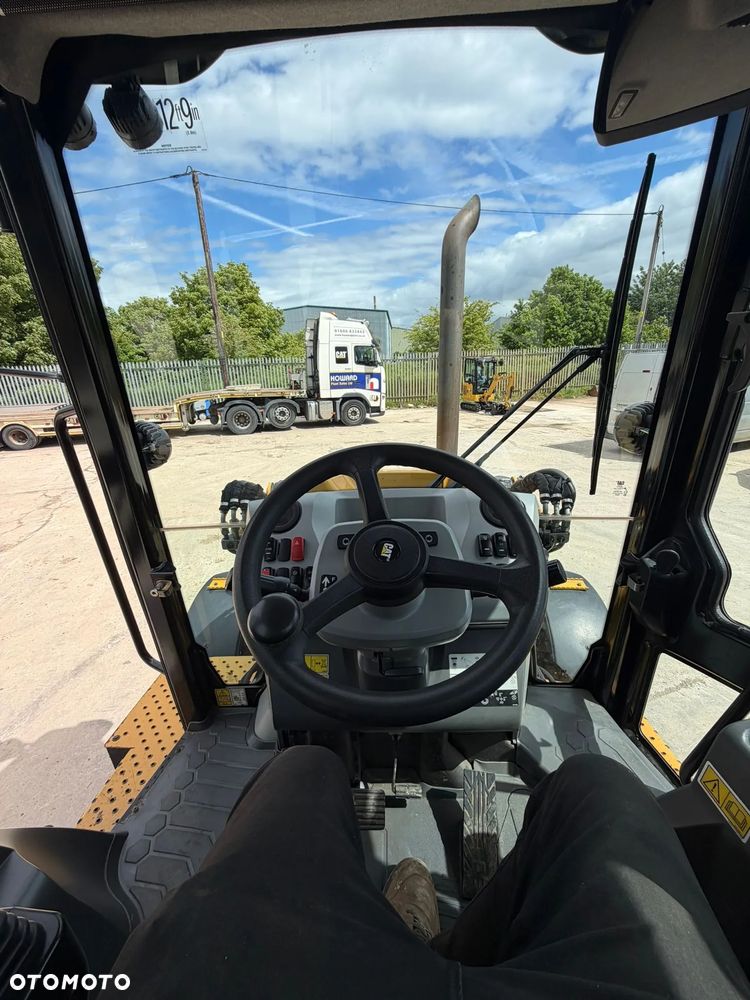 Caterpillar 432F - 25
