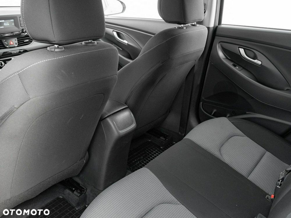 Hyundai i30 1.5 DPI Classic + - 21