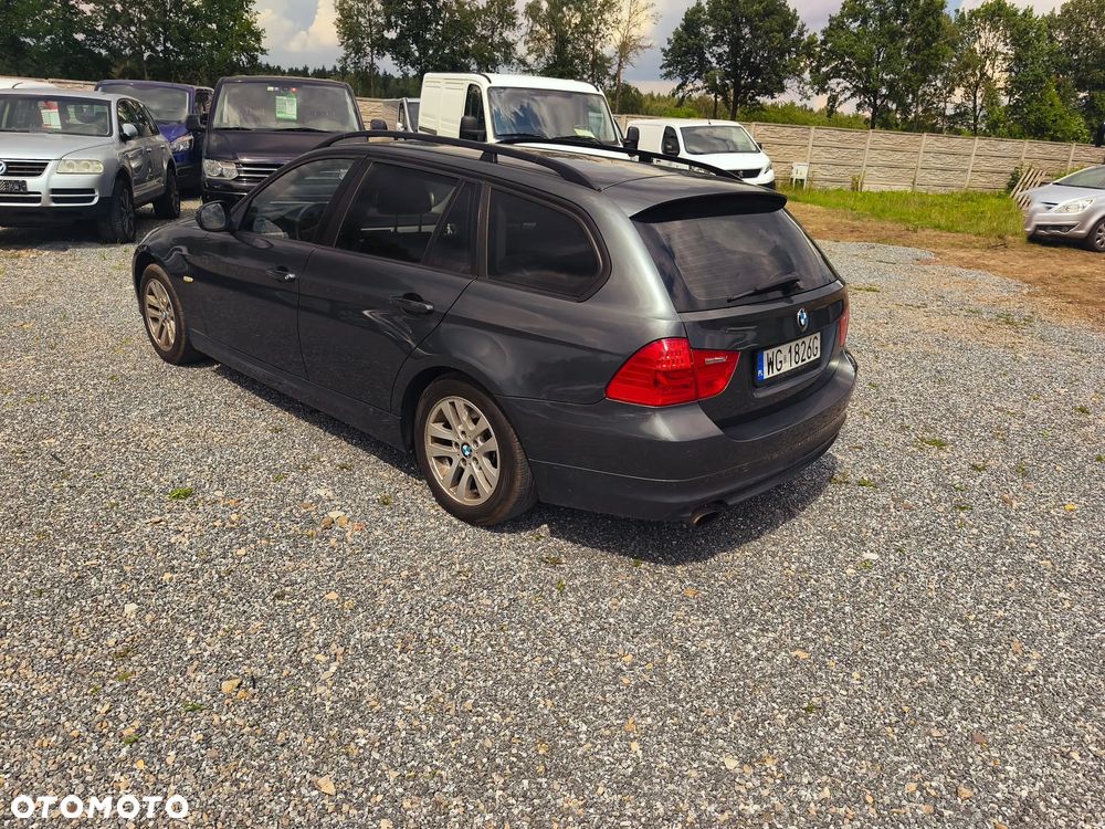 BMW Seria 3 318i - 8