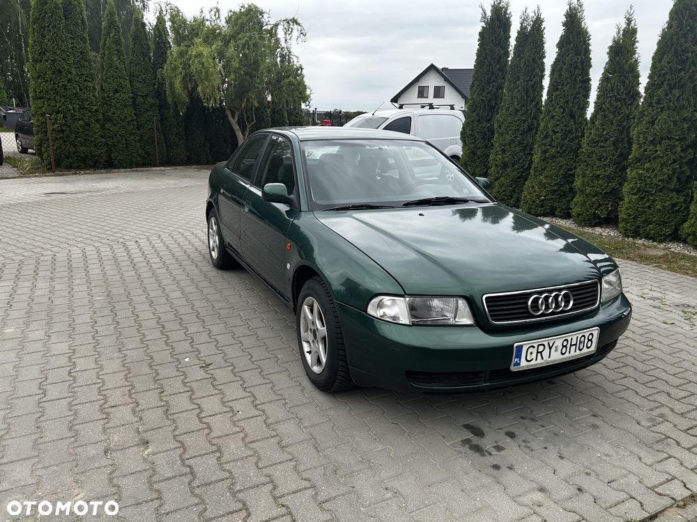 Audi A4 Limousine - 1