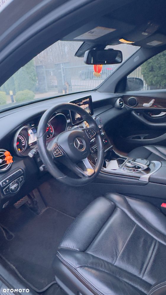 Mercedes-Benz GLC - 33