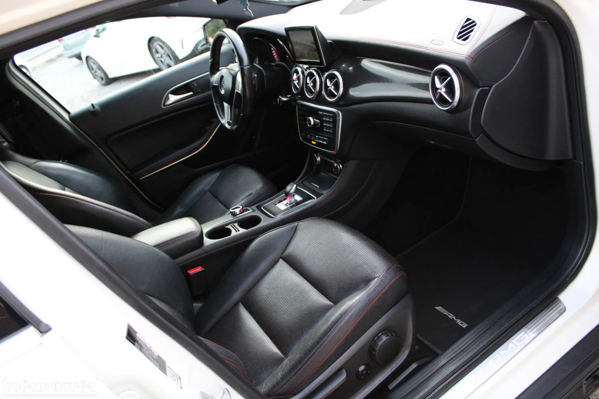 Mercedes-Benz GLA 45 AMG 4Matic 7G-DCT - 15