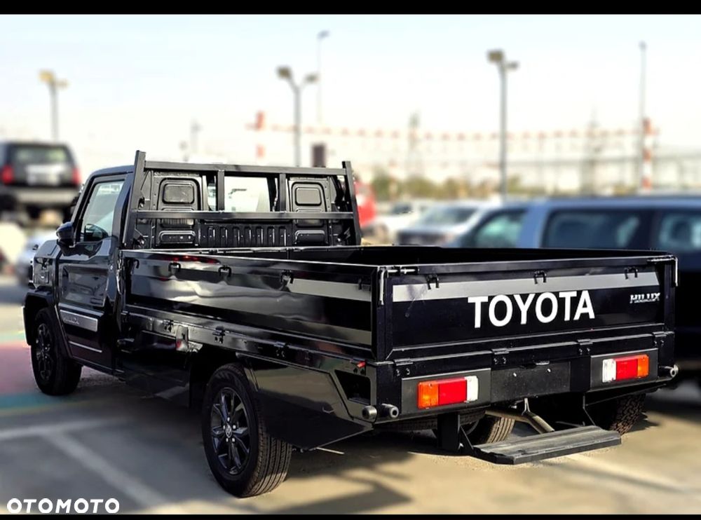 Toyota Hilux - 13