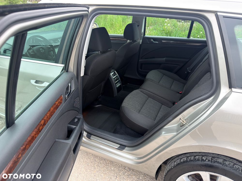 Skoda Superb 2.0 TDI Elegance DSG - 22
