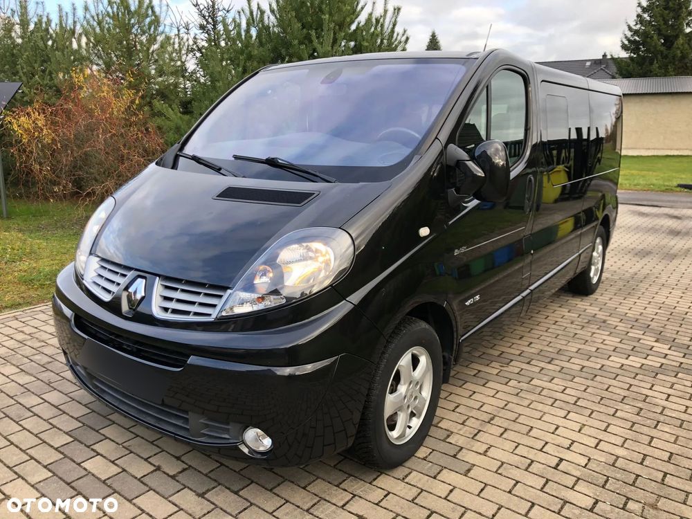 Renault Trafic Grand Passenger Black Edition - 2