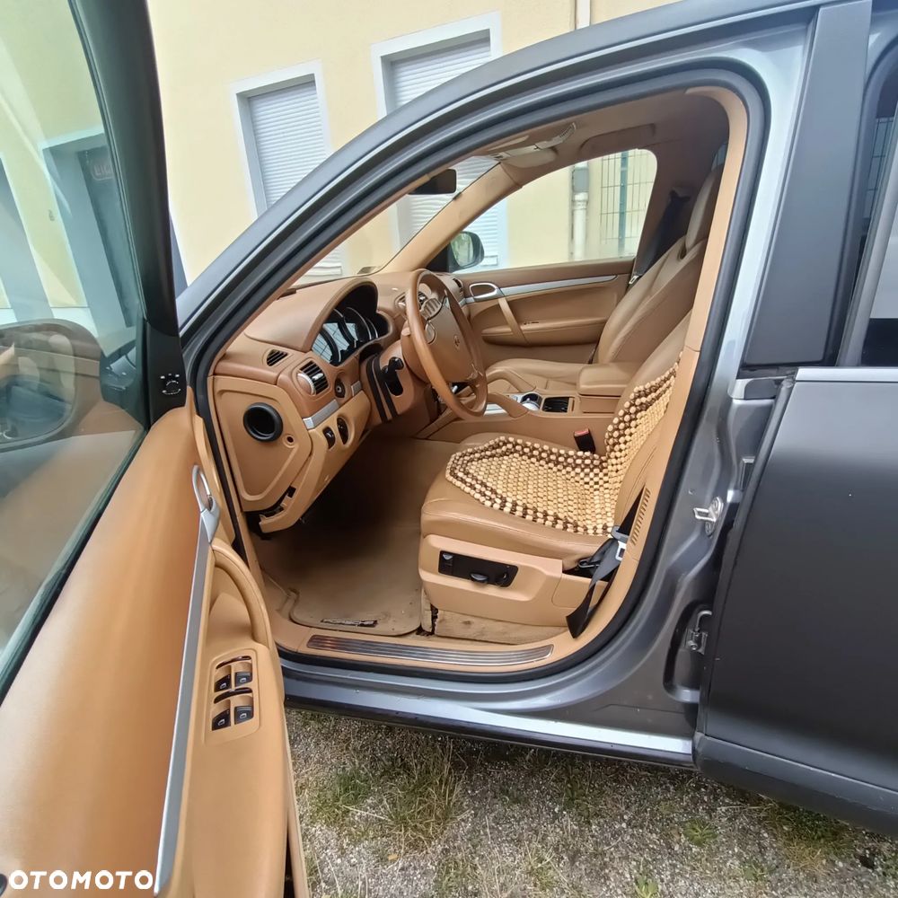 Porsche Cayenne - 9
