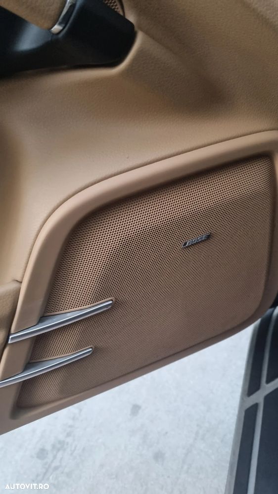 Porsche Cayenne 3.0 L - 26