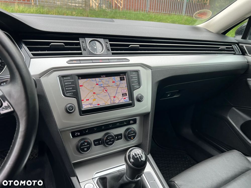 Volkswagen Passat 2.0 TDI (BlueMotion Technology) Highline - 22