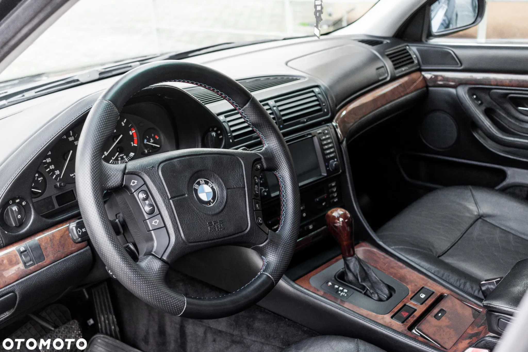 BMW Seria 7 750i - 26