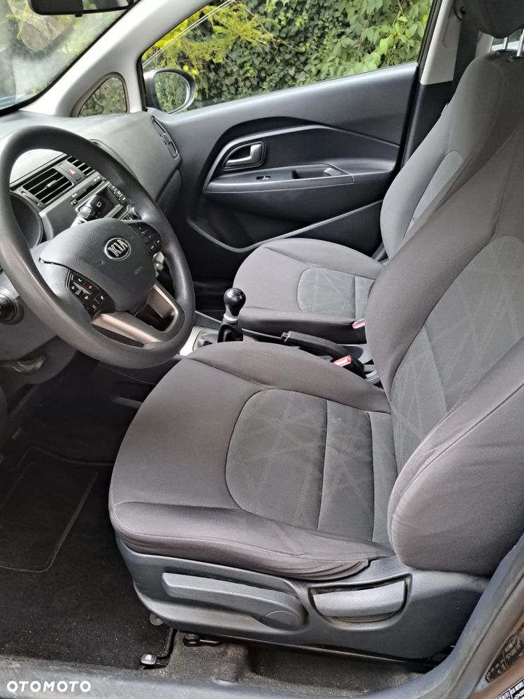 Kia Rio 1.2 L - 9