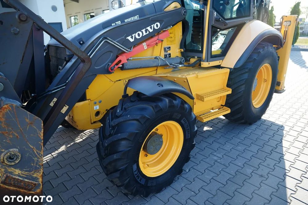 Volvo BL71B / KOPARKO-ŁADOWARKA / KLIMATYZACJA / SKARPÓWKA - 16
