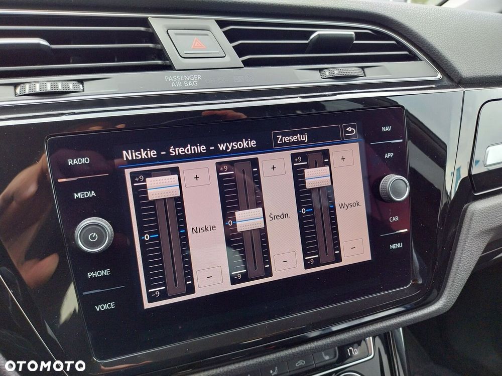 Volkswagen Touran - 26