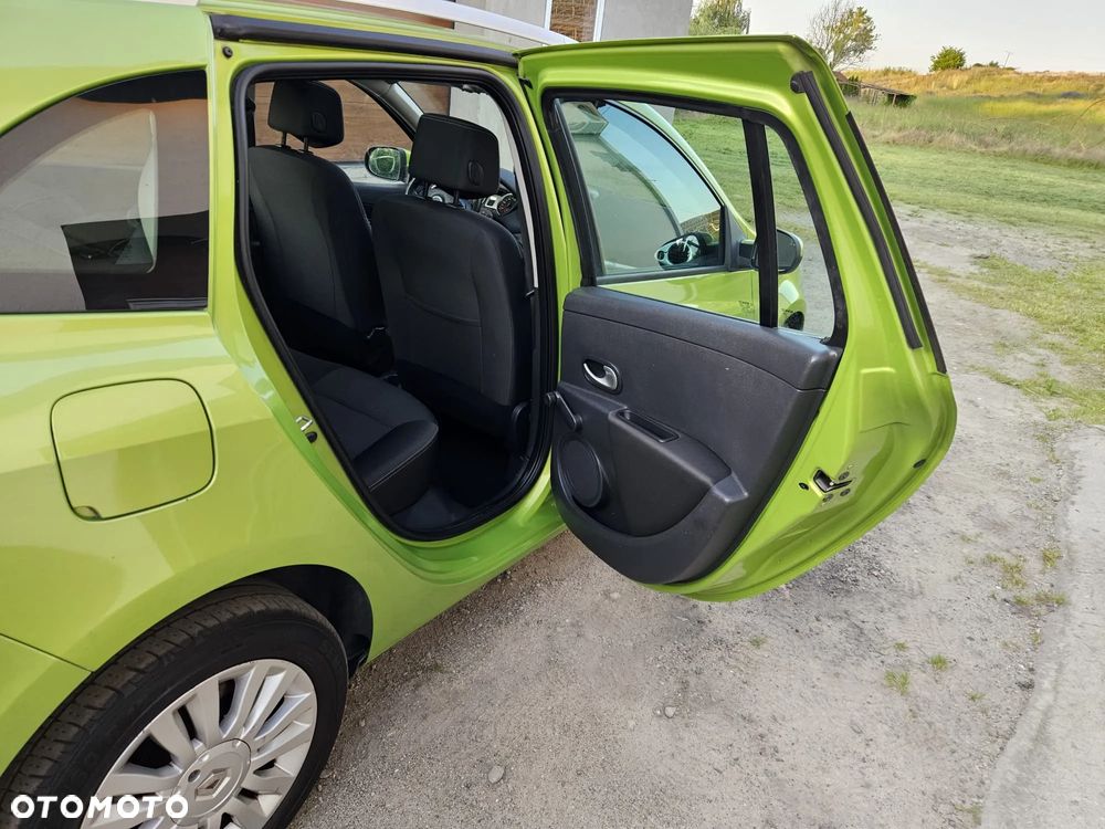 Renault Clio 1.2 16V 75 Grandtour Expression - 12