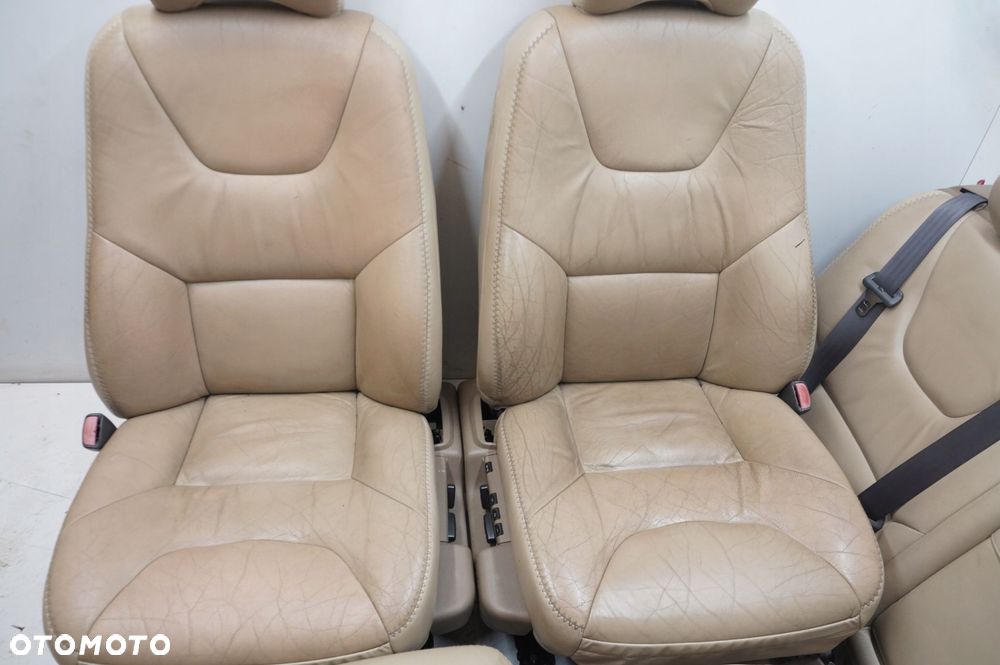 wnętrze fotel przód tył komplet beżowa skóra fotele volvo xc70 grzane - 4