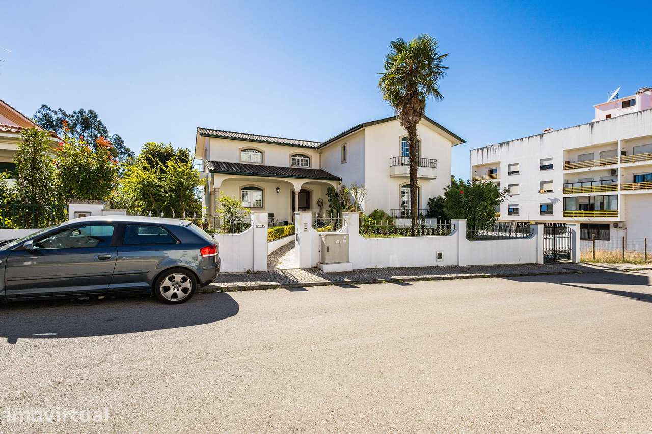 Moradia com 3 suítes, garagem e jardim, a 5 minutos do centro de Leiri - Grande imagem: 4/35