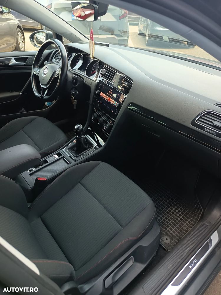 Volkswagen Golf - 8