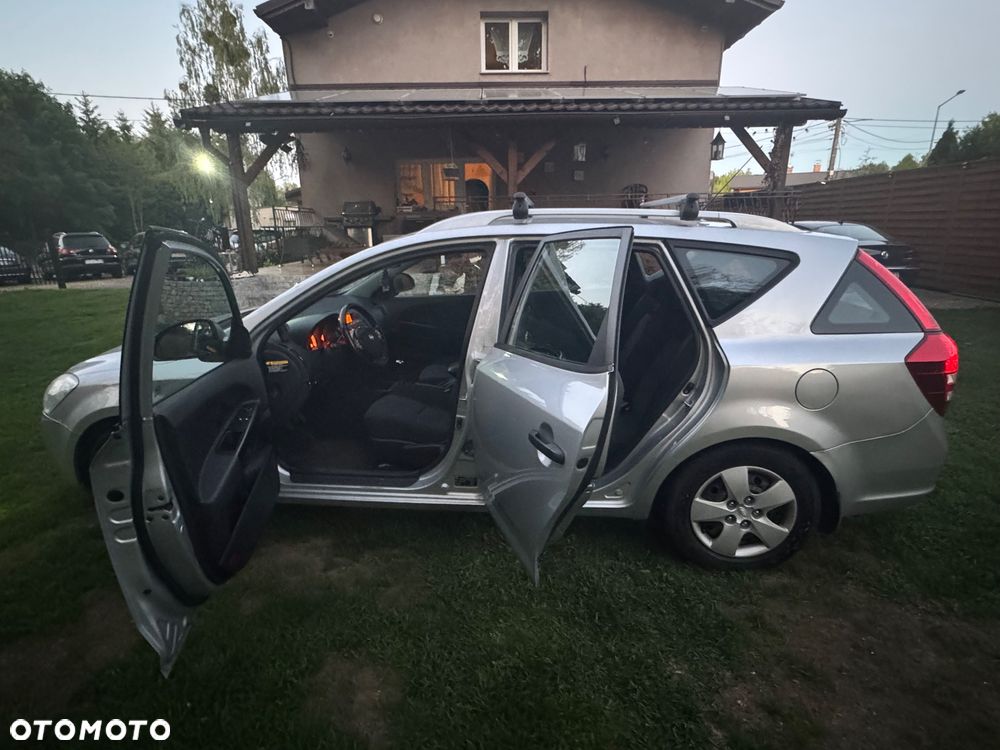 Kia Ceed - 9