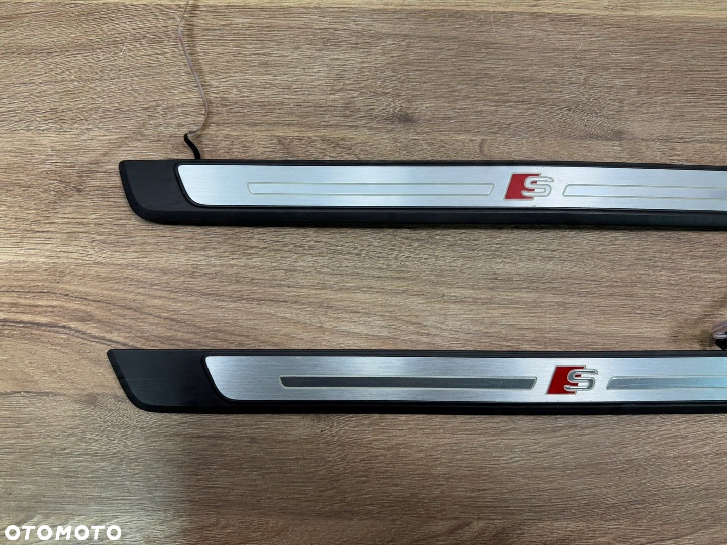 LISTWA PROGOWA NAKŁADKA LED PRAWA AUDI A4 S4 B9 8W0947418 S-LINE - 7