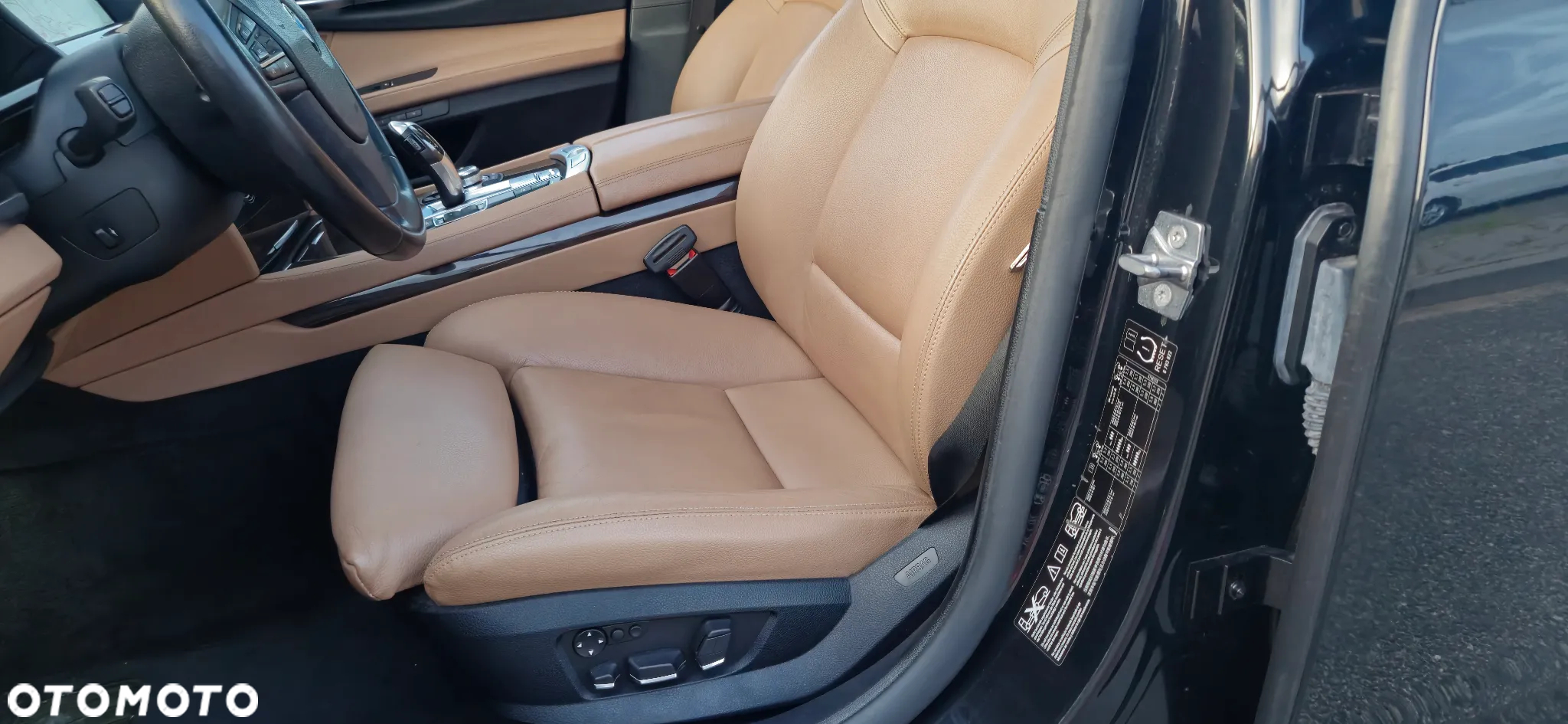 BMW Seria 7 750i xDrive - 20