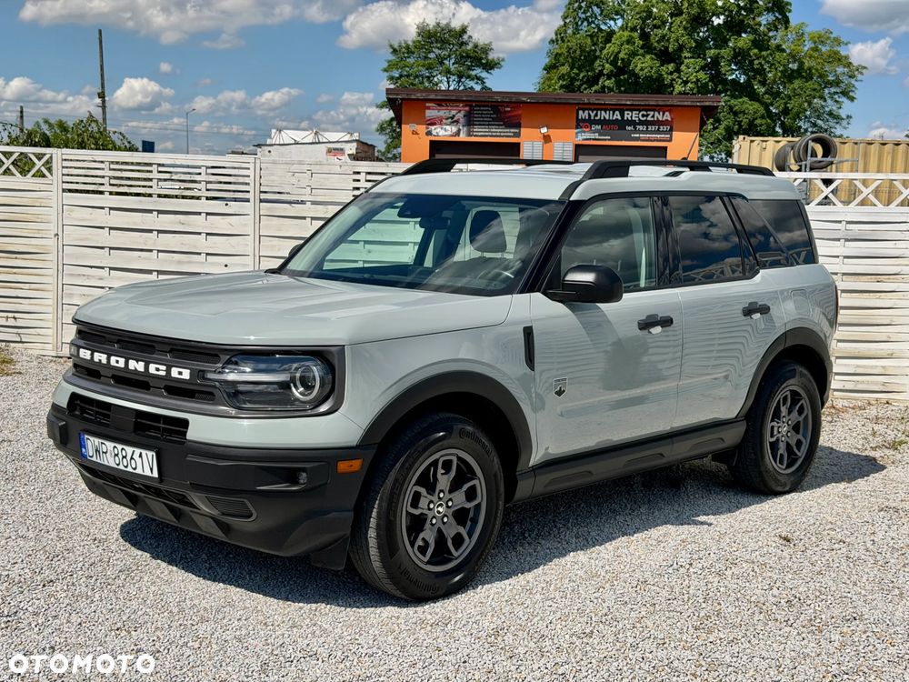 Ford Bronco - 1