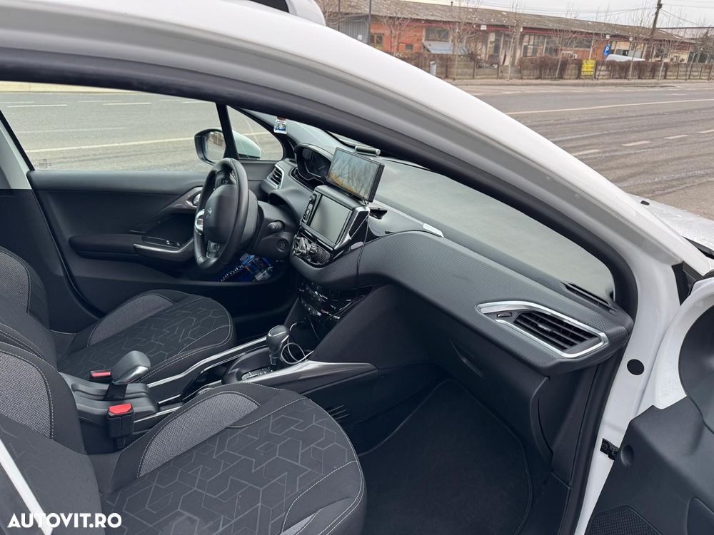 Peugeot 2008 1.2 PureTech Turbo EAT6 S&S Allure - 9