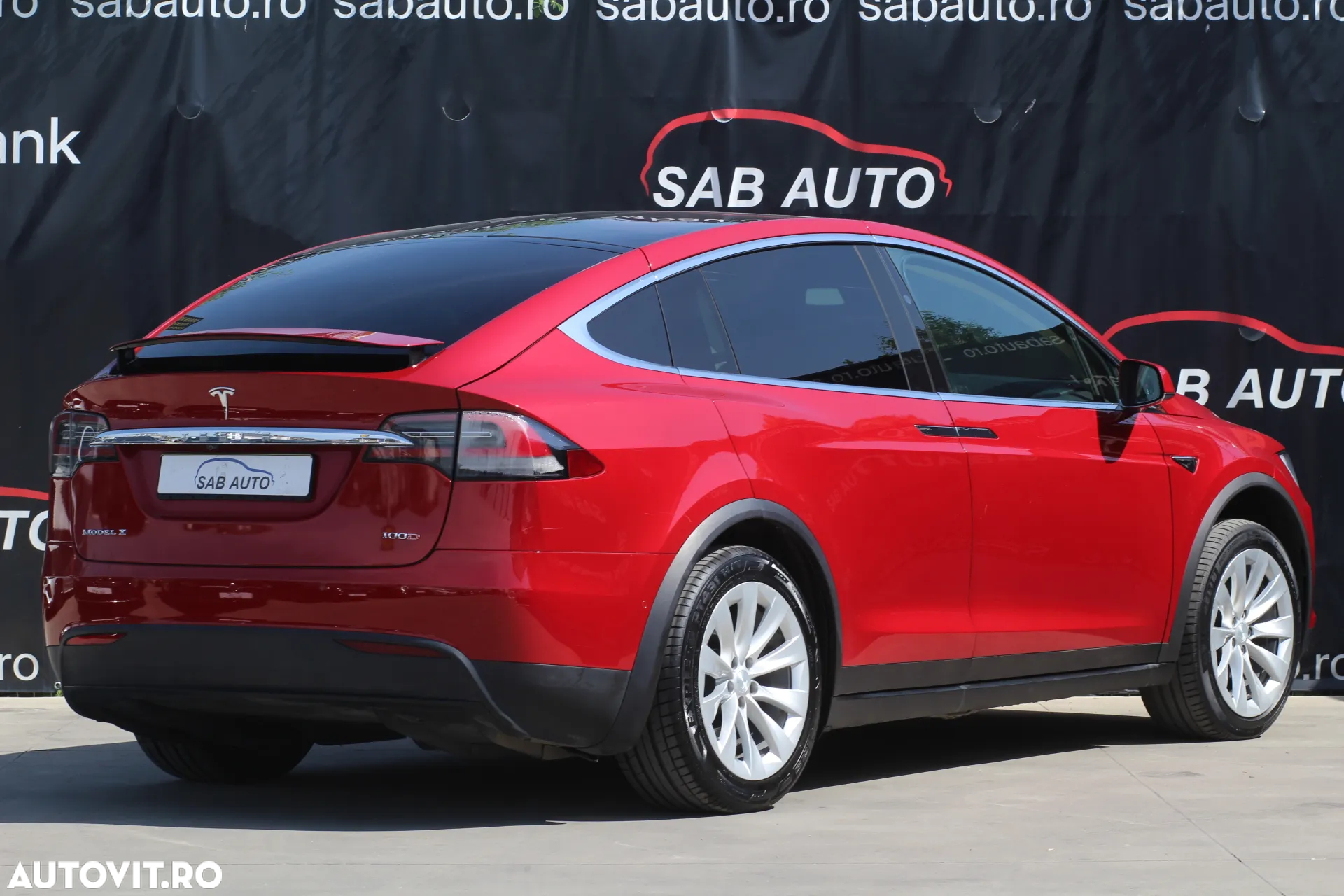 Tesla Model X - 24