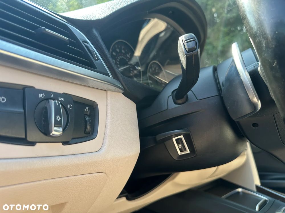 BMW Seria 3 328i Sport-Aut Sport Line - 38