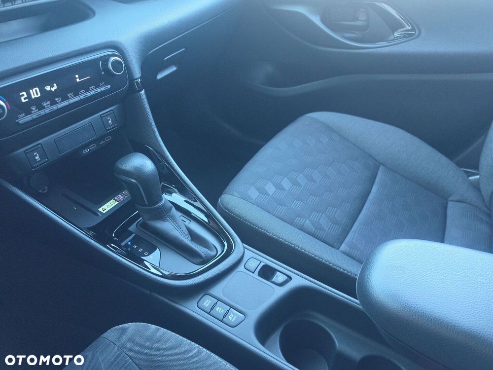 Toyota Yaris Hybrid 1.5 Style - 23