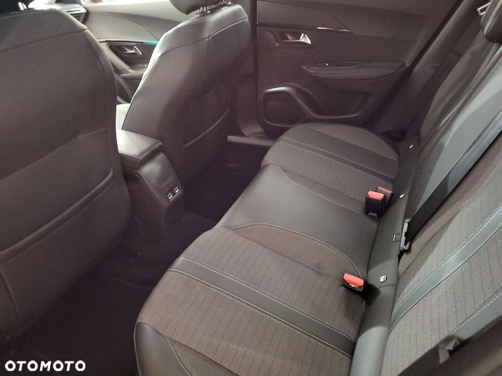 Peugeot 2008 1.5 BlueHDi Allure S&S - 12