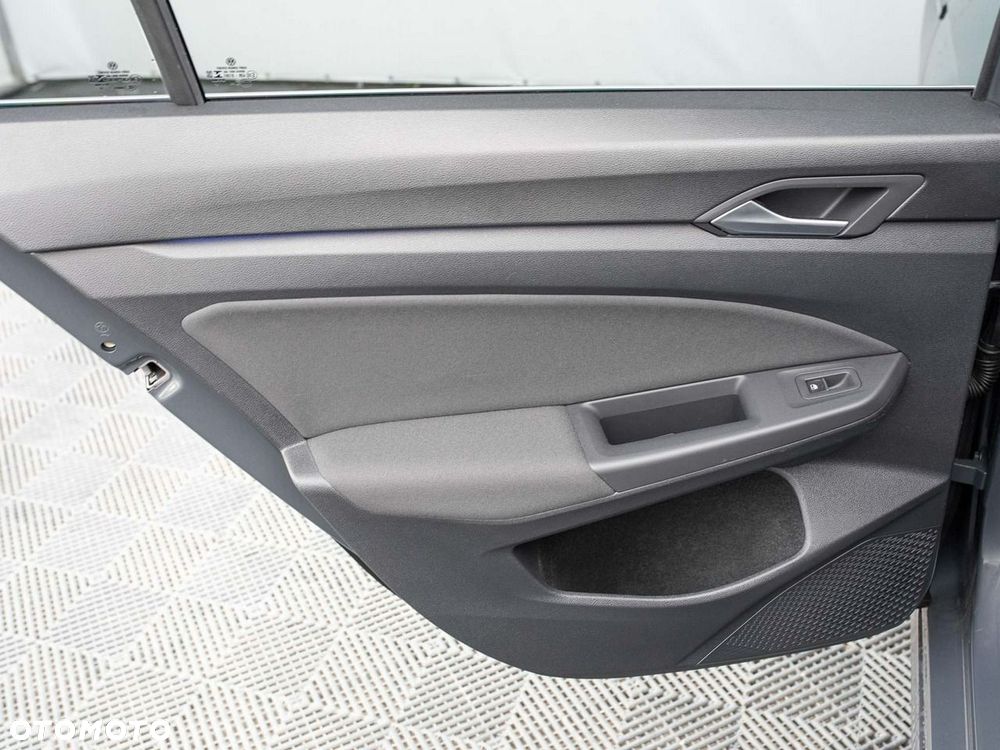 Volkswagen Golf 1.5 eTSI EVO Style DSG - 23
