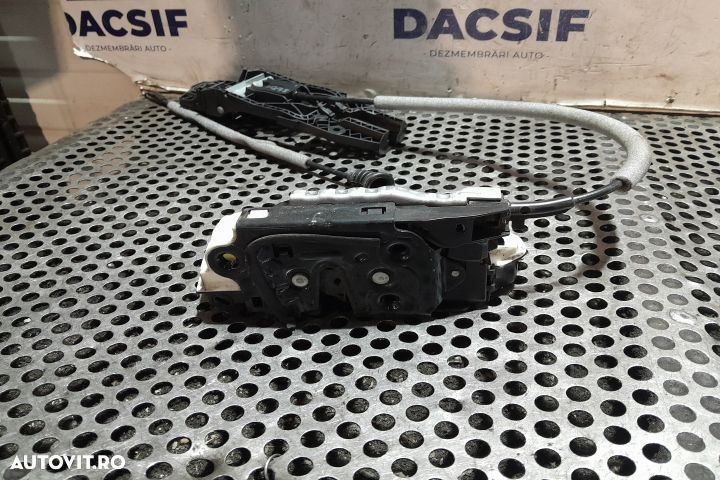 Broasca usa fata dreapta 5N1837016A 5N1837016A Volkswagen VW Tiguan 1 - 2