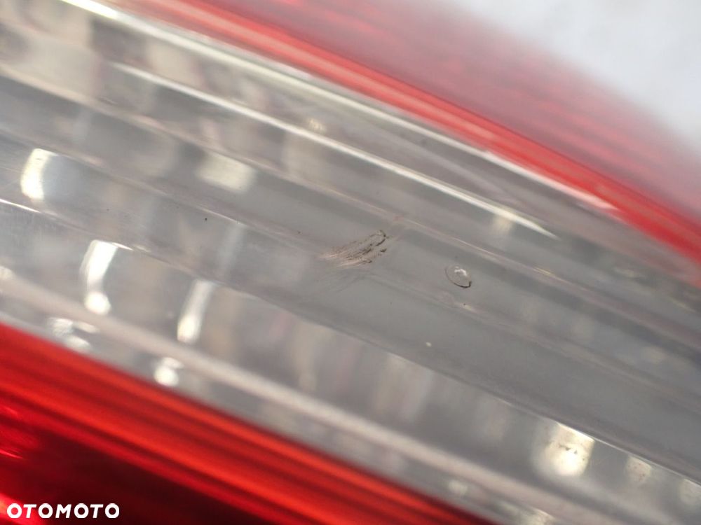 LAMPA PRAWA TYLNA MERCEDES-BENZ W211 E220 A2118200464 - 3