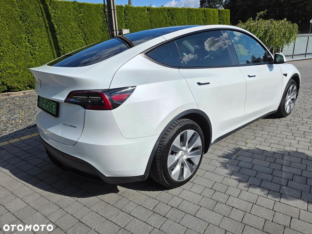 Tesla Model Y Long Range AWD - 14