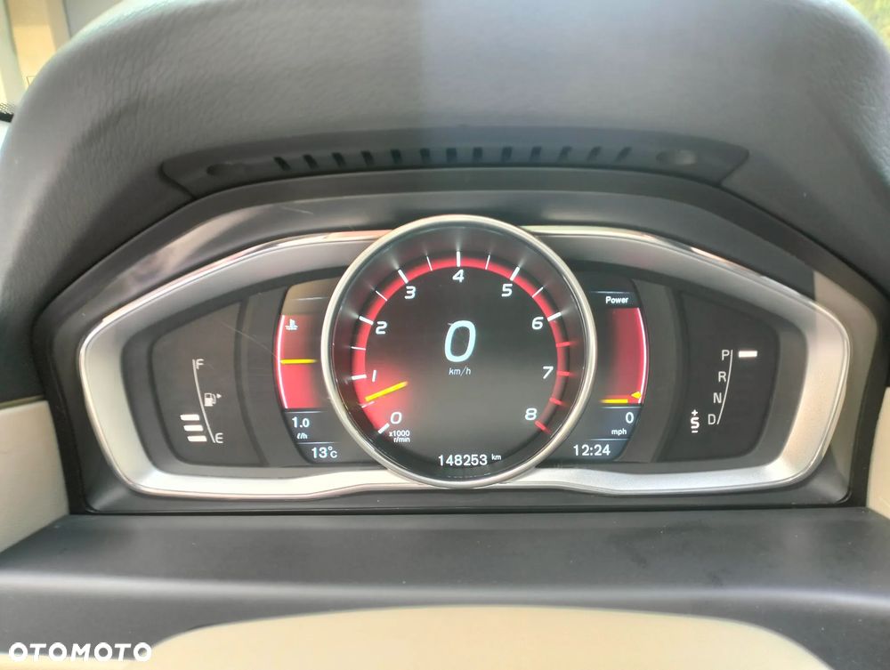 Volvo XC 70 3.2 AWD Momentum - 24