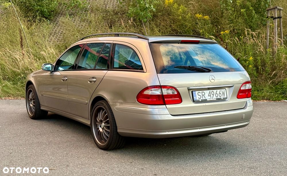 Mercedes-Benz E-Class 2004 photo 4