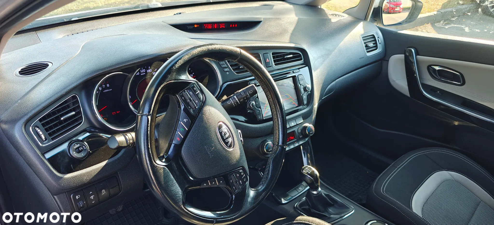 Kia Ceed - 10