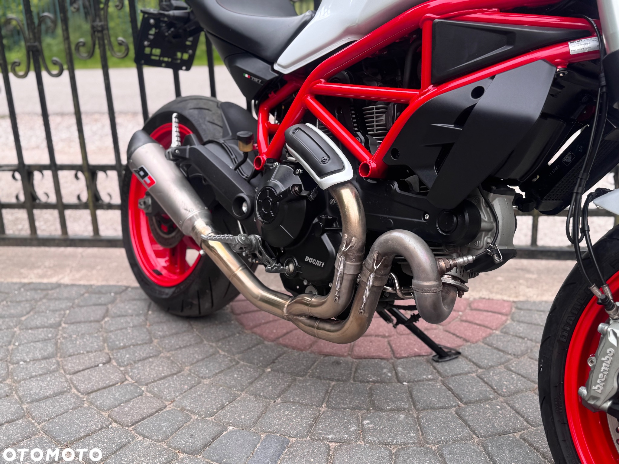Ducati Monster - 12