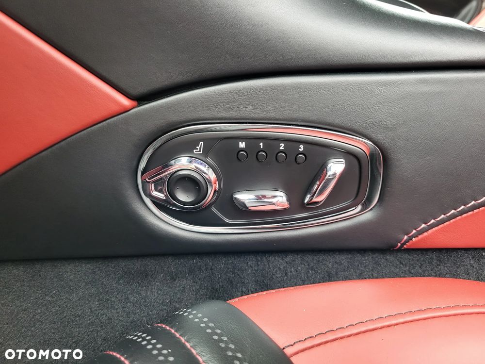 Aston Martin DB11 Launch Edition - 26