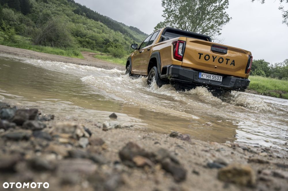 Toyota Hilux 2.8 D-4D mHEV Double Cab Invincible 4x4 - 8